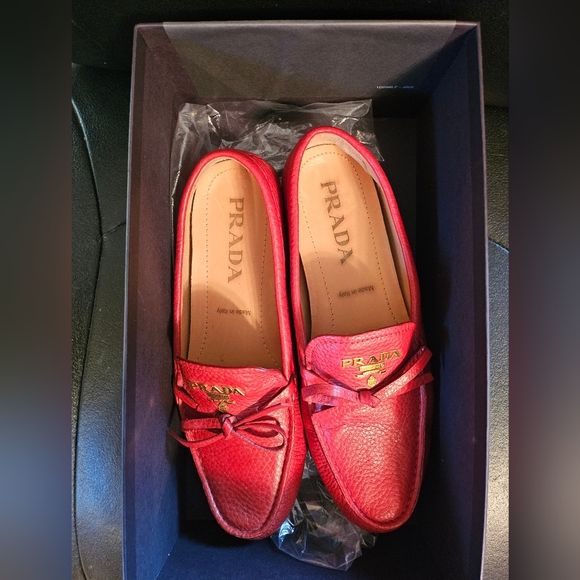 Prada Women High quality Saffiano Leather Logo Loafers - Picture 8 of 10